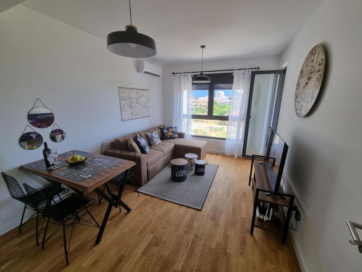 Apartman Javi Apartment บาร์ ภายนอก รูปภาพ