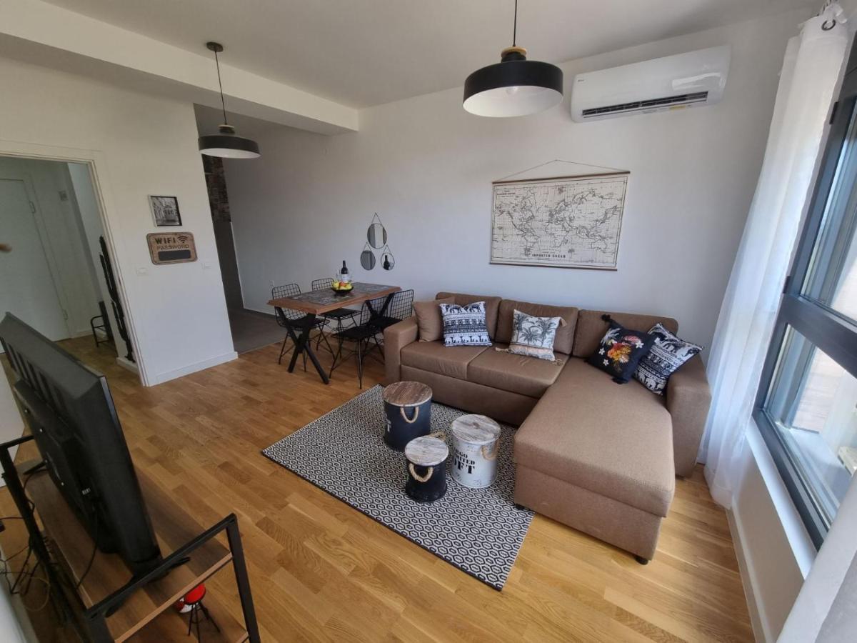 Apartman Javi Apartment บาร์ ภายนอก รูปภาพ