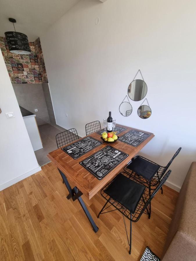 Apartman Javi Apartment บาร์ ภายนอก รูปภาพ