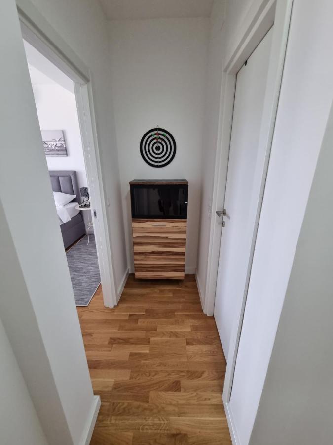 Apartman Javi Apartment บาร์ ภายนอก รูปภาพ