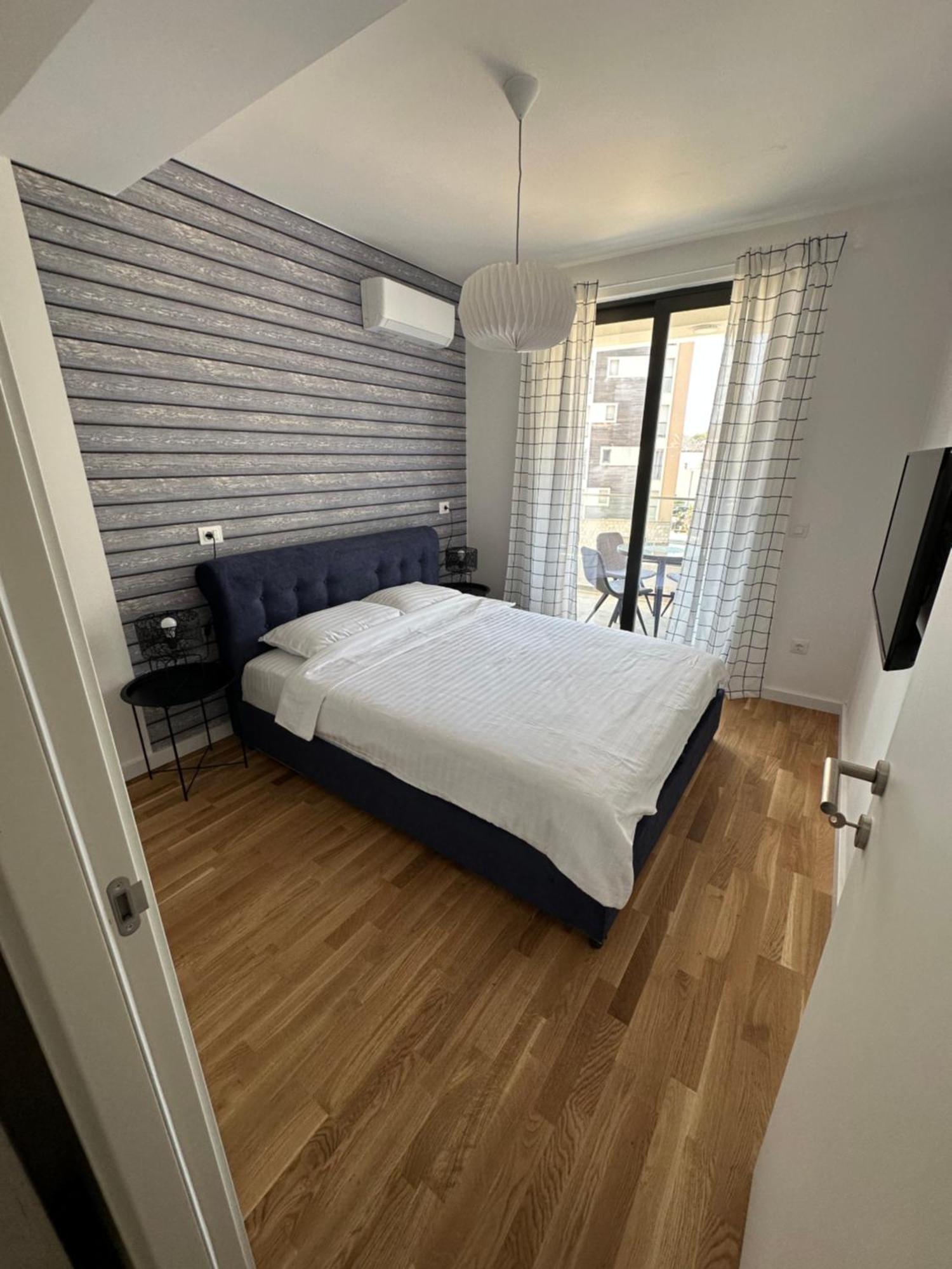 Apartman Javi Apartment บาร์ ภายนอก รูปภาพ