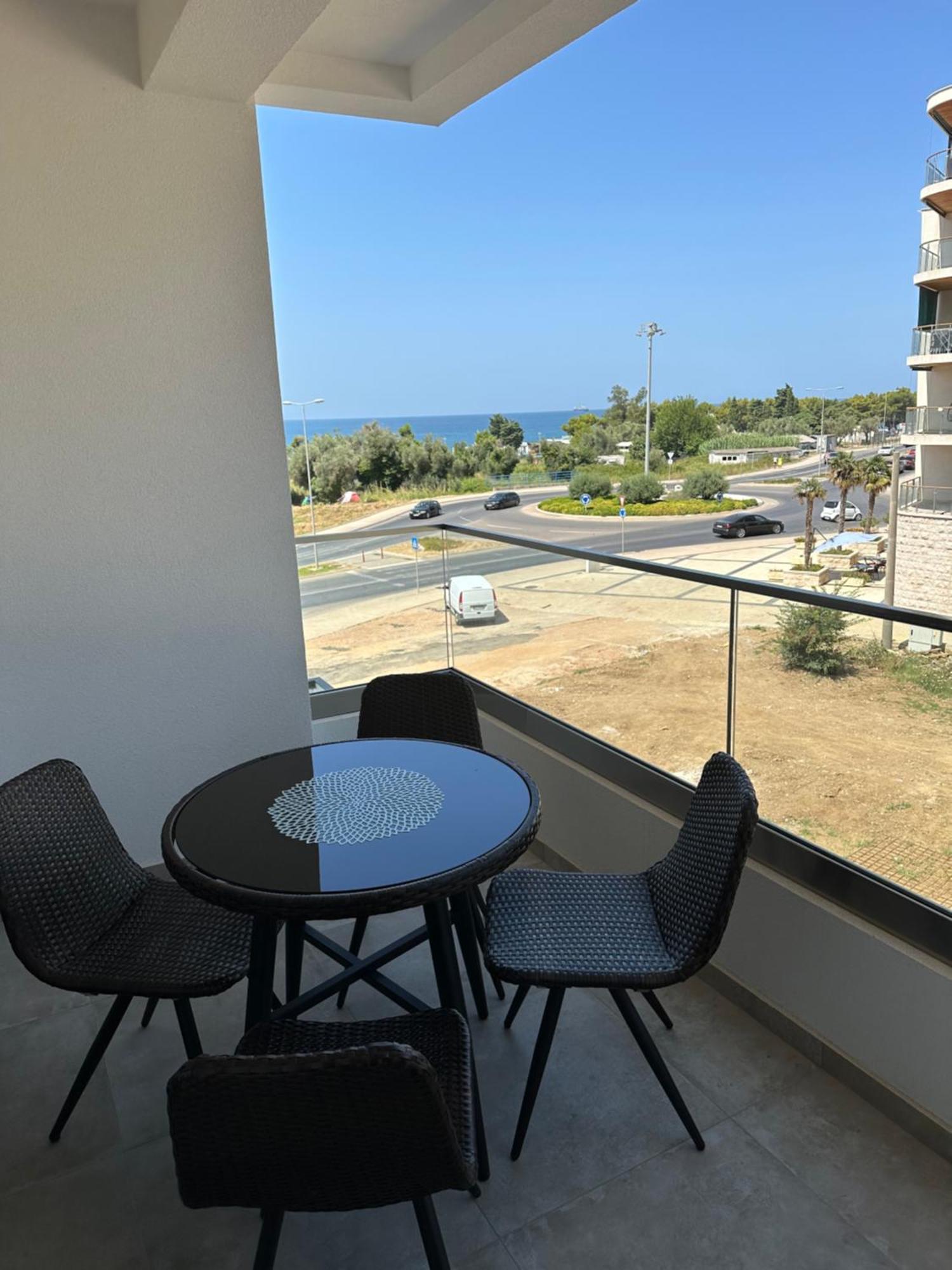 Apartman Javi Apartment บาร์ ภายนอก รูปภาพ